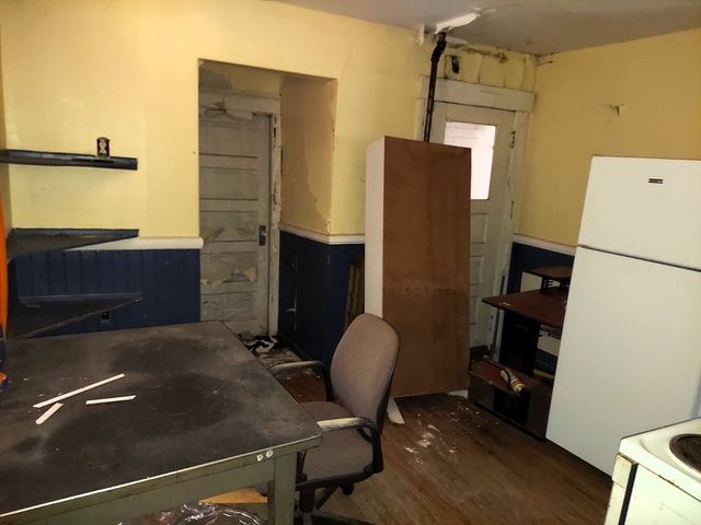 63 Charlotte St, Worcester, MA 01610