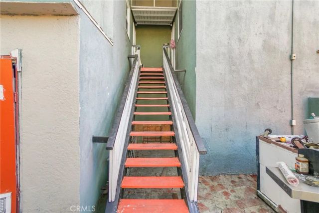 1071 N Almond Court, Long Beach, CA 90813
