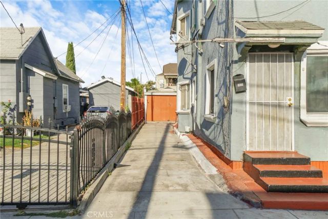 1071 N Almond Court, Long Beach, CA 90813