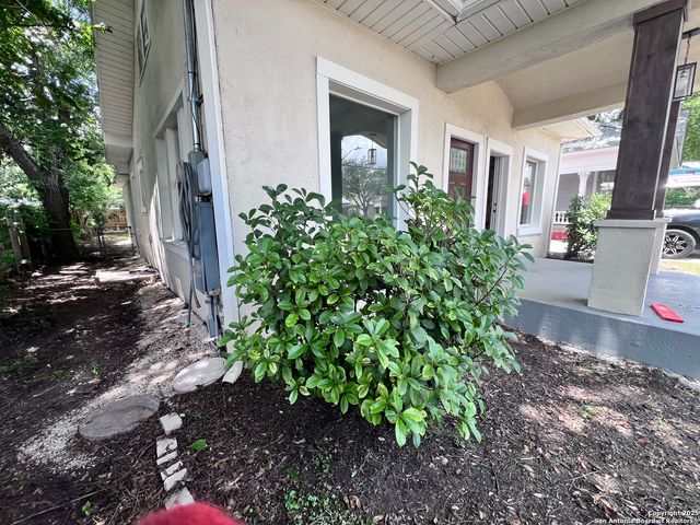 310 E Carolina St, San Antonio, TX 78210