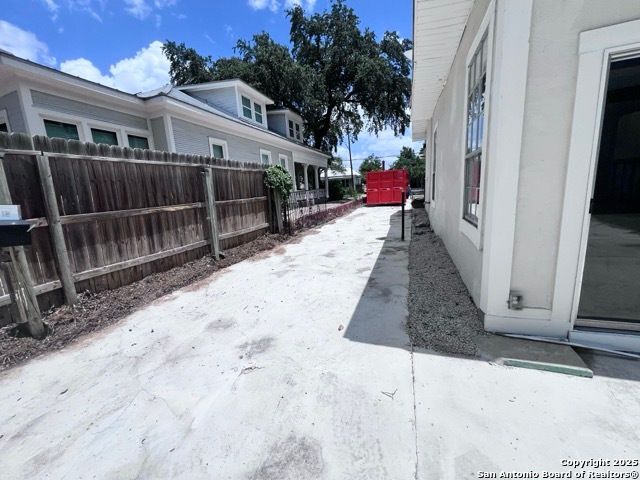 310 E Carolina St, San Antonio, TX 78210