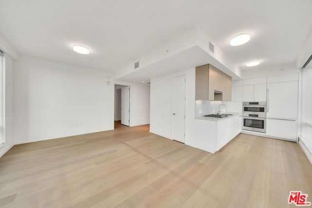 877 Francisco Street 628, Los Angeles, CA 90017