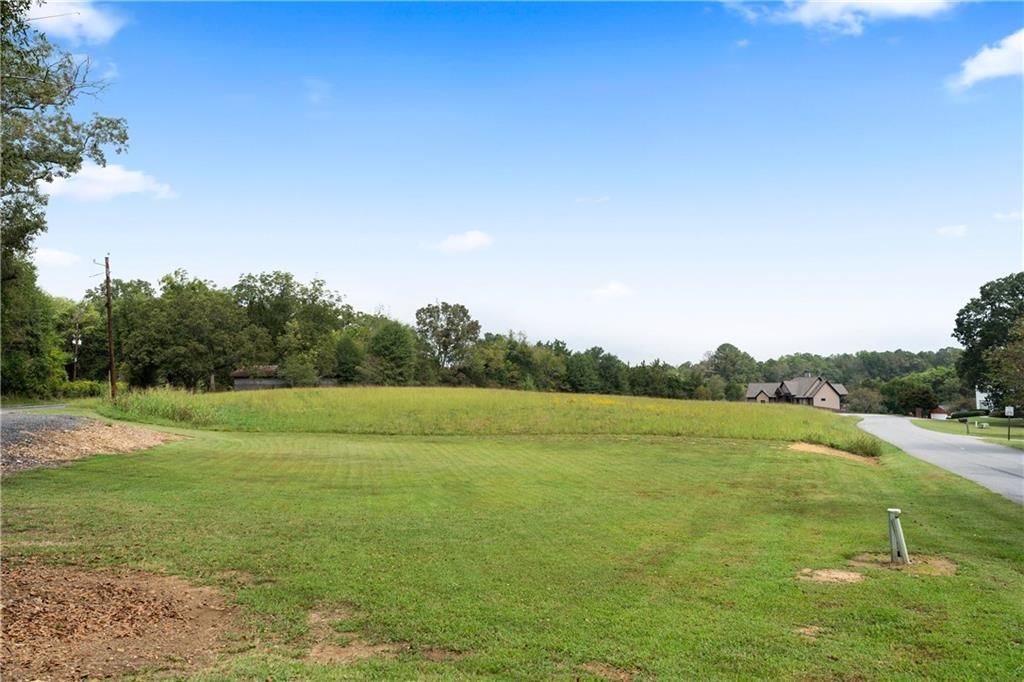 Image 10 of property listing at 79 Floyd Road SW, Cartersville, GA 30120