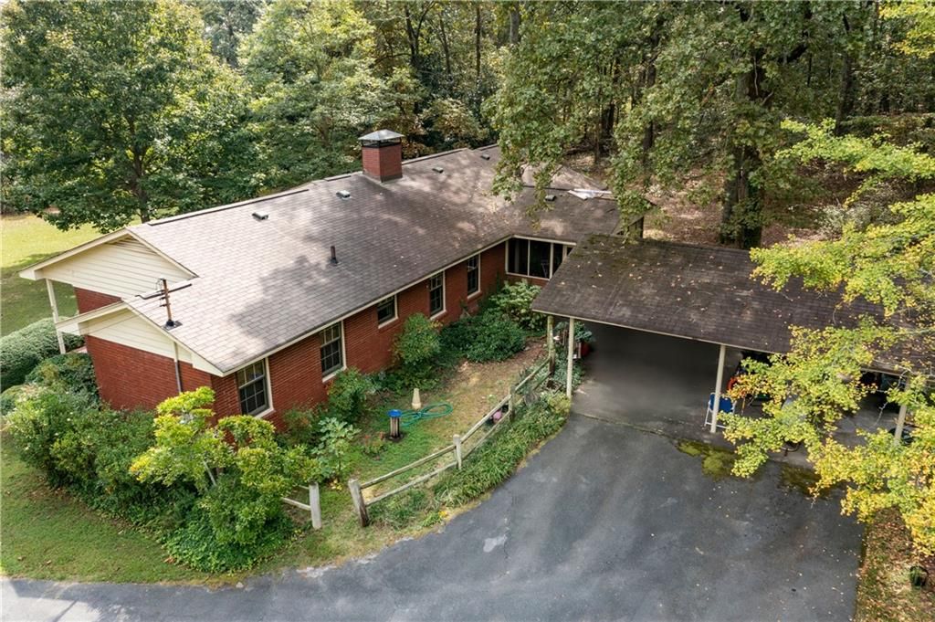 Image 11 of property listing at 79 Floyd Road SW, Cartersville, GA 30120