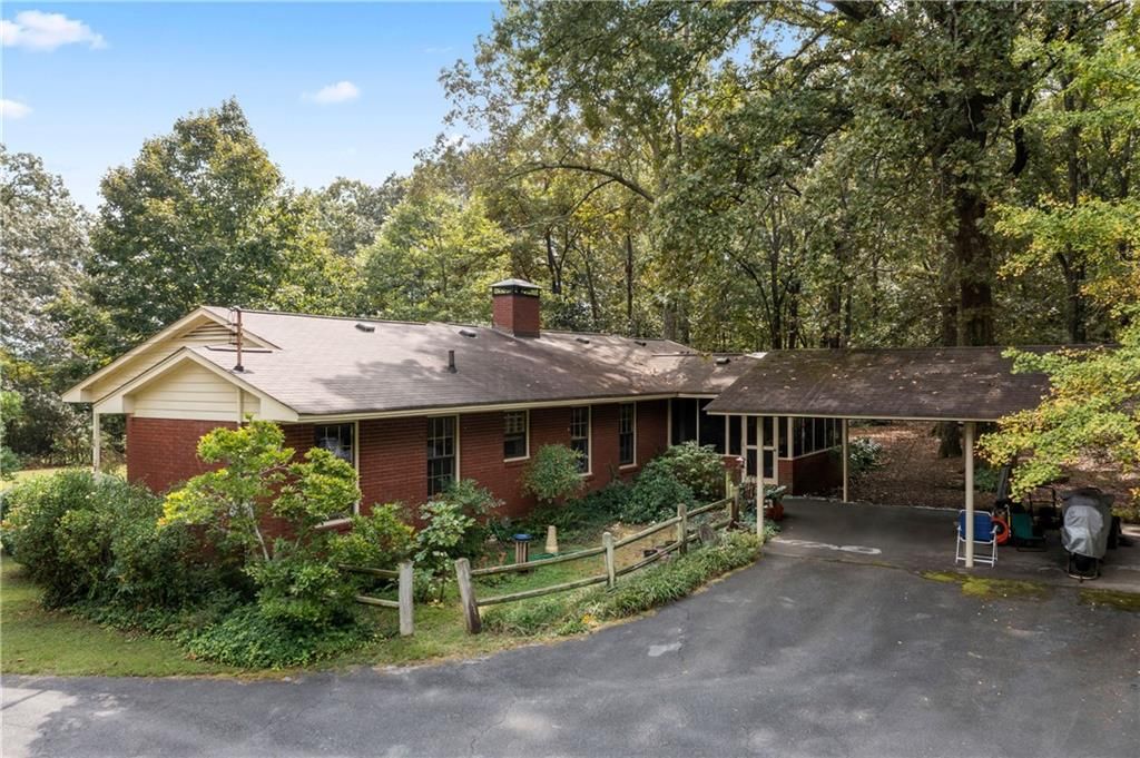 Image 13 of property listing at 79 Floyd Road SW, Cartersville, GA 30120