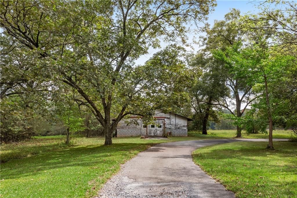 Image 17 of property listing at 79 Floyd Road SW, Cartersville, GA 30120