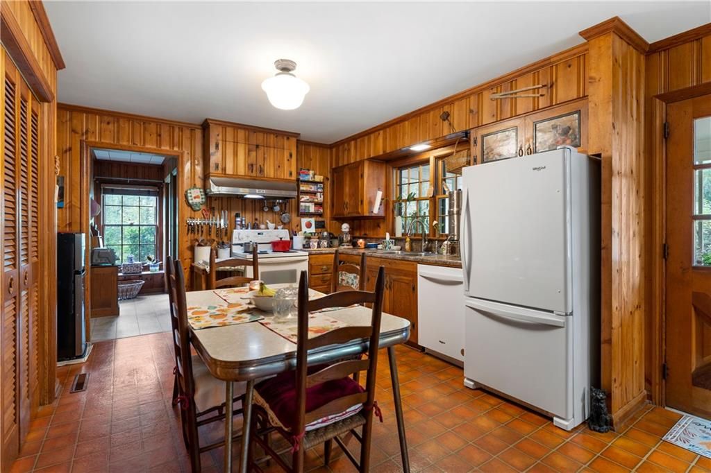 Image 24 of property listing at 79 Floyd Road SW, Cartersville, GA 30120