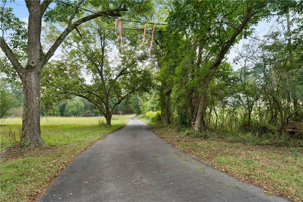 Image 8 of property listing at 79 Floyd Road SW, Cartersville, GA 30120