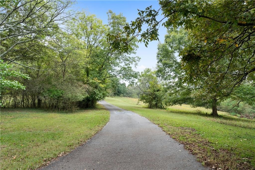 Image 9 of property listing at 79 Floyd Road SW, Cartersville, GA 30120