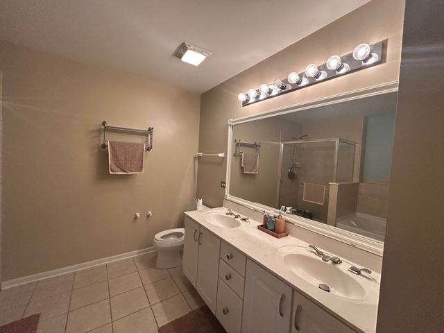 5643 Cambridge Way, Hanover Park, IL 60133