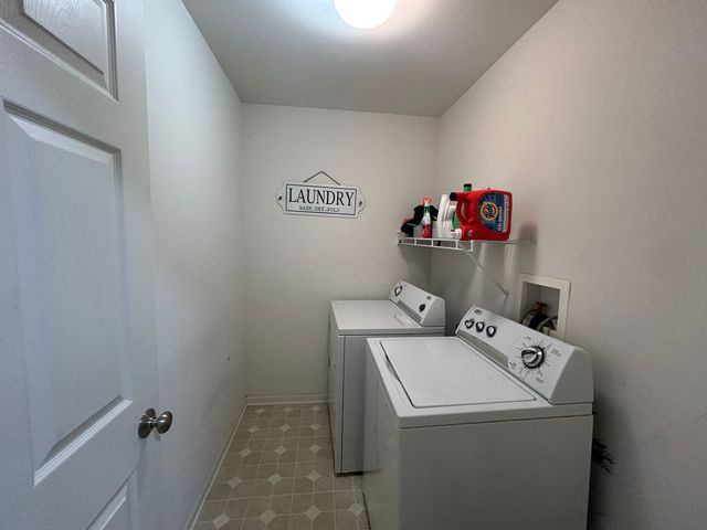 5643 Cambridge Way, Hanover Park, IL 60133