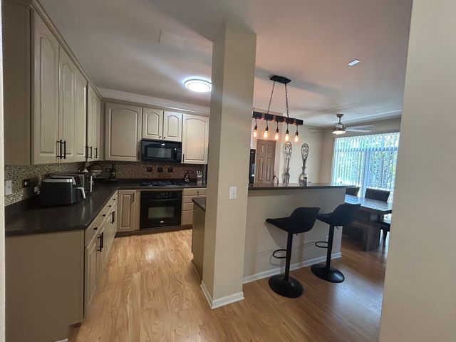 5643 Cambridge Way, Hanover Park, IL 60133