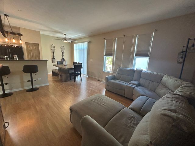 5643 Cambridge Way, Hanover Park, IL 60133