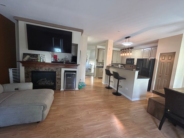 5643 Cambridge Way, Hanover Park, IL 60133