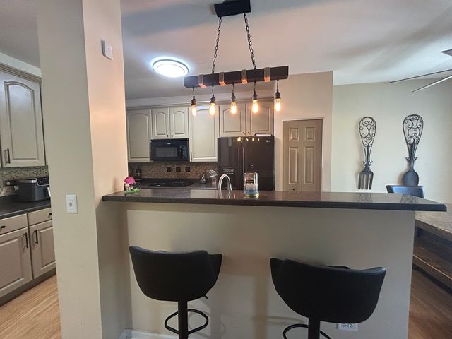 5643 Cambridge Way, Hanover Park, IL 60133