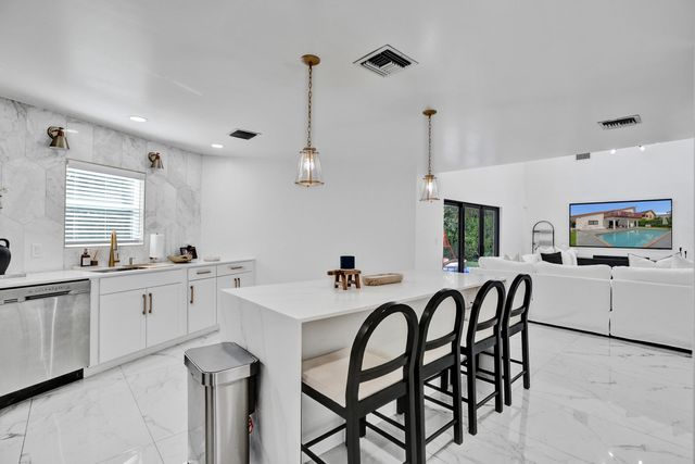 861 Mockingbird Lane, Plantation, FL 33324