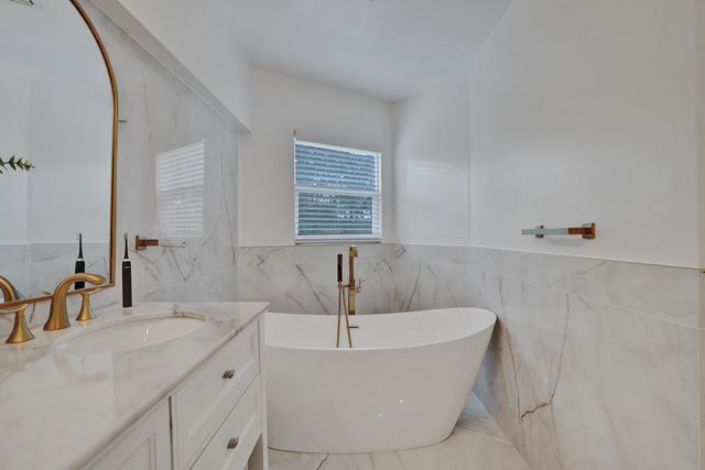 861 Mockingbird Lane, Plantation, FL 33324