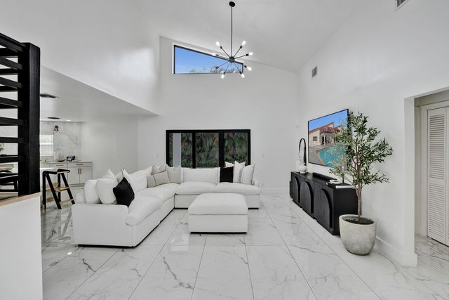 861 Mockingbird Lane, Plantation, FL 33324