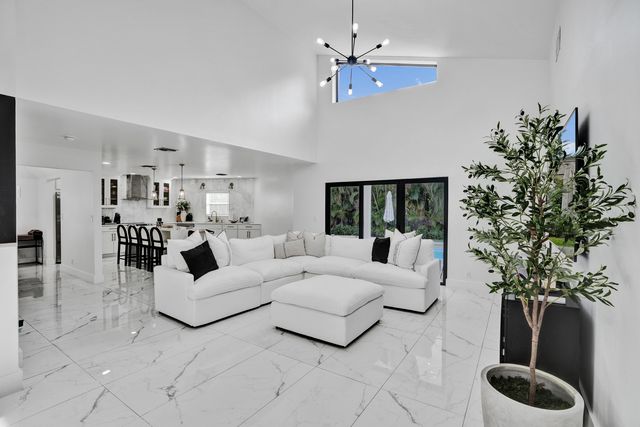 861 Mockingbird Lane, Plantation, FL 33324