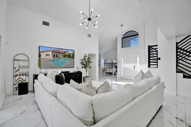 861 Mockingbird Lane, Plantation, FL 33324