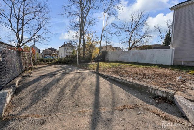 18 John Street, Carteret, NJ 07008