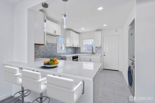 18 John Street, Carteret, NJ 07008