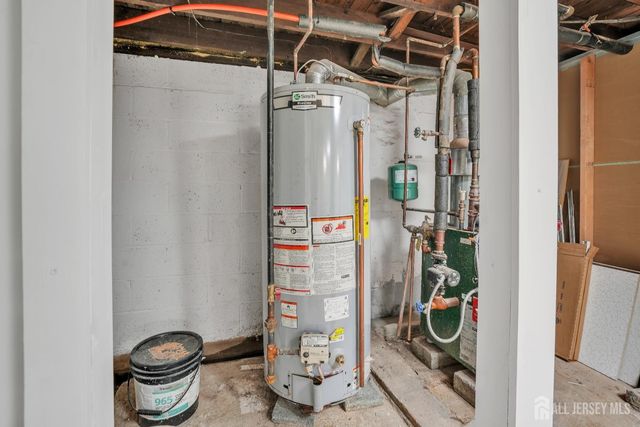 18 John Street, Carteret, NJ 07008