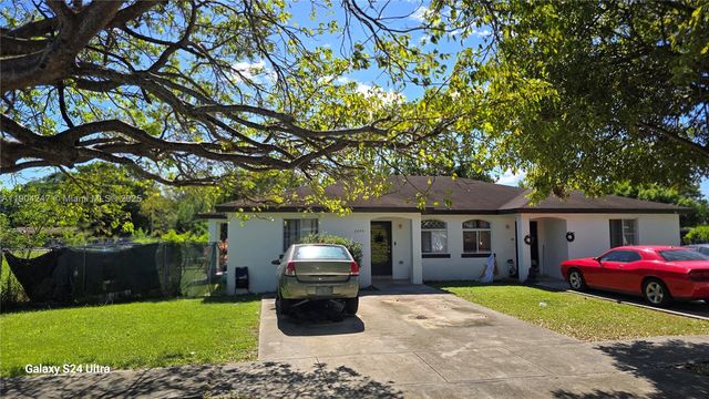 12040 SW 215th St, Miami, FL 33177