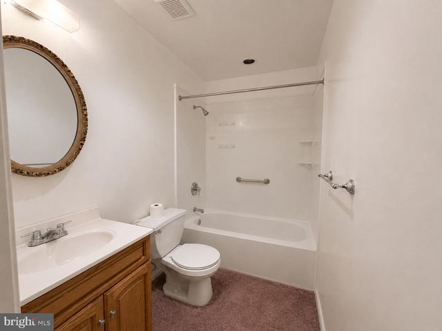 8 VERNON CT, Sicklerville, NJ 08081