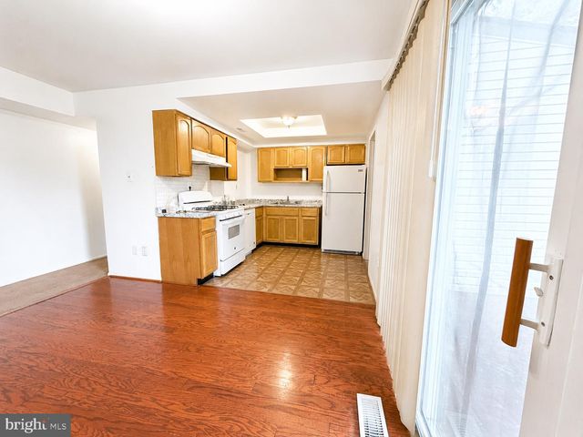8 VERNON CT, Sicklerville, NJ 08081