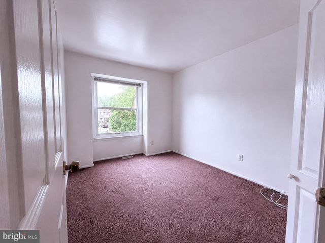 8 VERNON CT, Sicklerville, NJ 08081