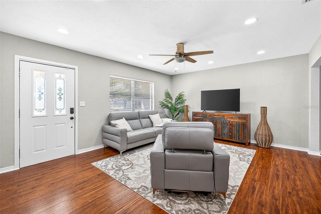 Image 10 of property listing at 206 FOREST PARK AVENUE, Temple Terrace, FL 33617