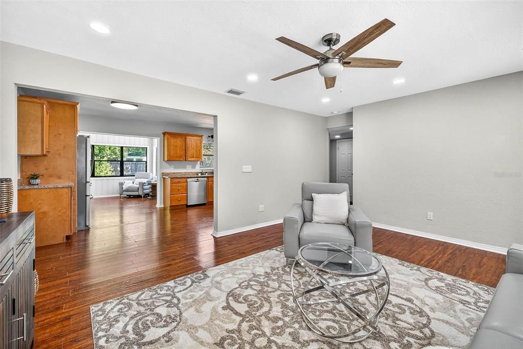 Image 11 of property listing at 206 FOREST PARK AVENUE, Temple Terrace, FL 33617