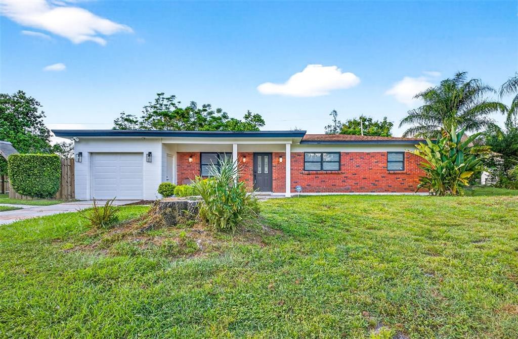 Image 2 of property listing at 206 FOREST PARK AVENUE, Temple Terrace, FL 33617