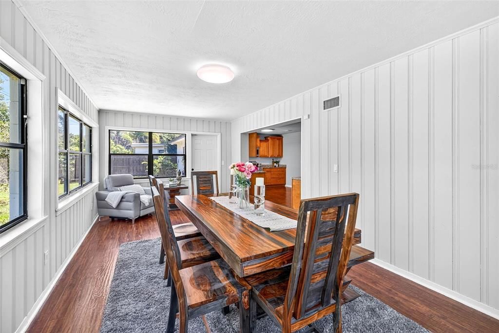 Image 23 of property listing at 206 FOREST PARK AVENUE, Temple Terrace, FL 33617
