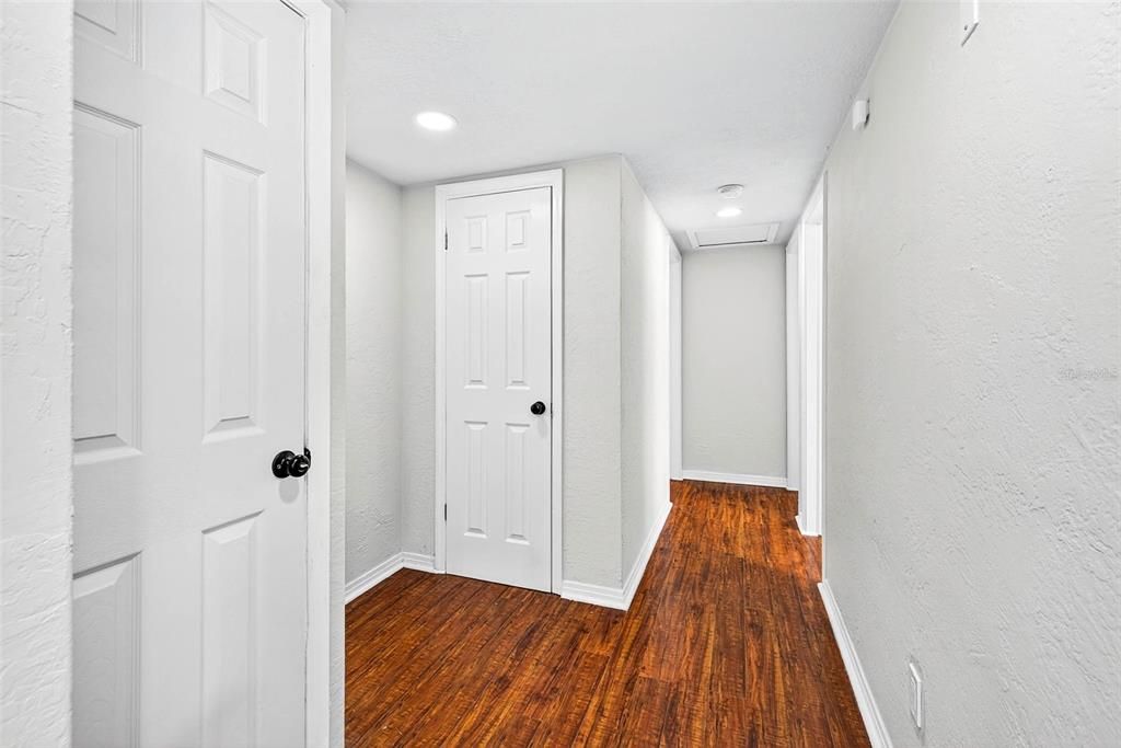 Image 32 of property listing at 206 FOREST PARK AVENUE, Temple Terrace, FL 33617