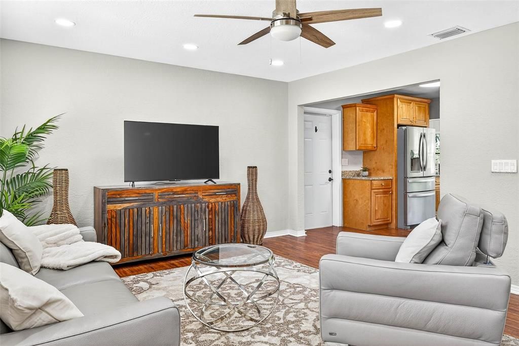 Image 8 of property listing at 206 FOREST PARK AVENUE, Temple Terrace, FL 33617