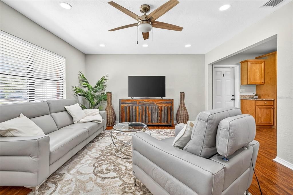 Image 9 of property listing at 206 FOREST PARK AVENUE, Temple Terrace, FL 33617