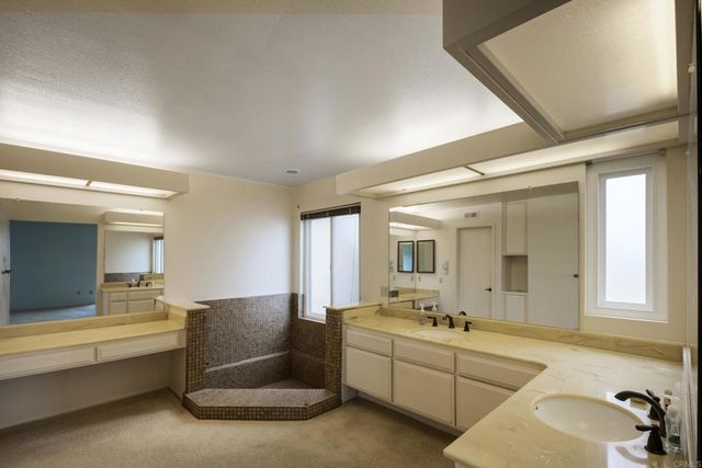 2120 Pintoresco Ct., Carlsbad, CA 92009