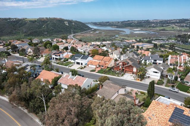 2120 Pintoresco Ct., Carlsbad, CA 92009