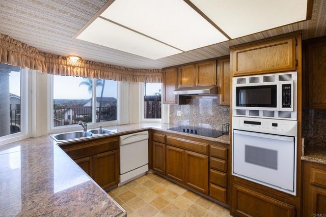 2120 Pintoresco Ct., Carlsbad, CA 92009