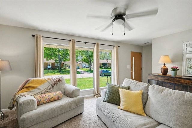 725 Parkway Drive, Grand Rapids, MI 49525