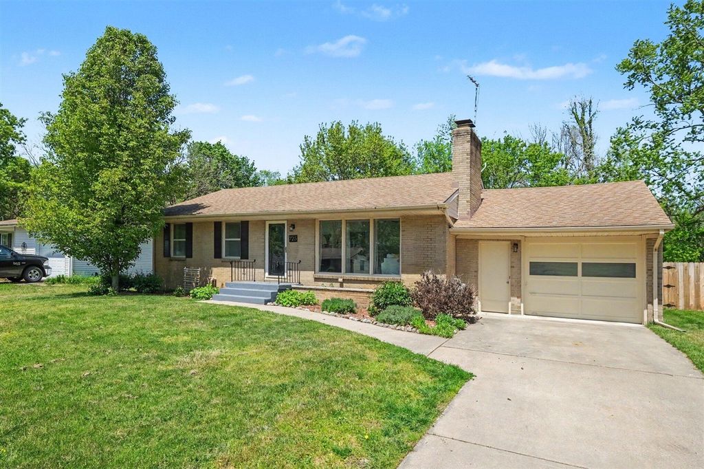 725 Parkway Drive, Grand Rapids, MI 49525