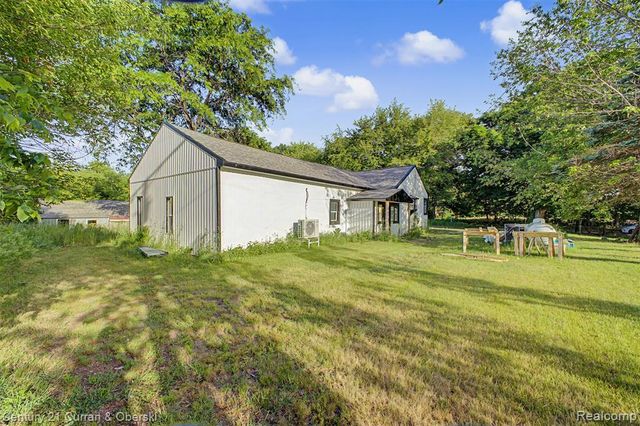 4296 Burgess Road, Pinckney, MI 48169