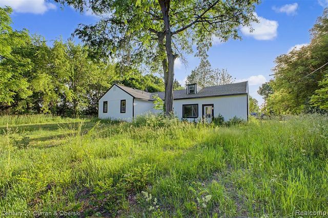 4296 Burgess Road, Pinckney, MI 48169