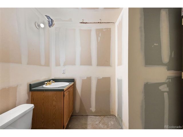 2090 S Joliet St, Aurora, CO 80014
