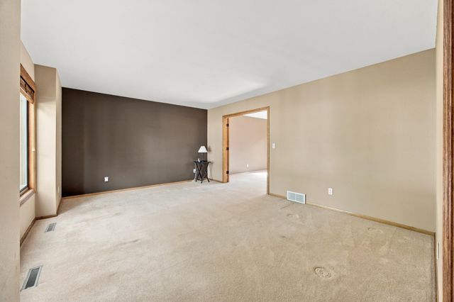 2802 28th Avenue S, Fargo, ND 58103