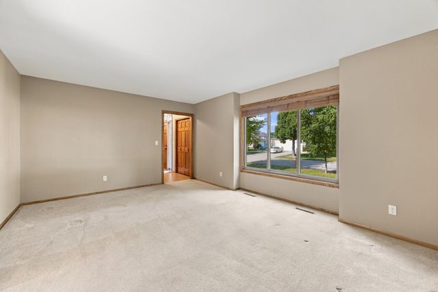 2802 28th Avenue S, Fargo, ND 58103