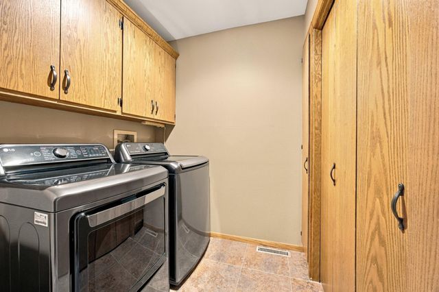2802 28th Avenue S, Fargo, ND 58103