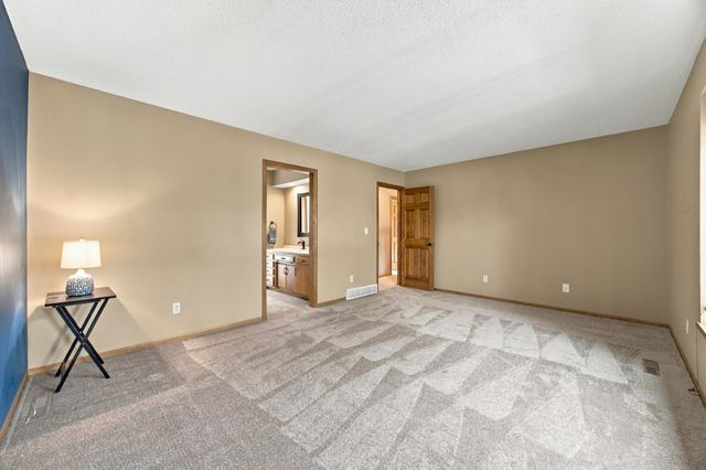 2802 28th Avenue S, Fargo, ND 58103